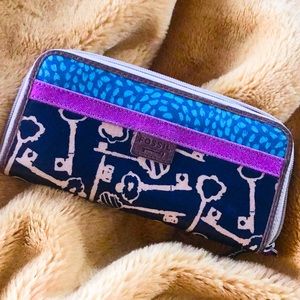 Fossil Zip Wallet with Key Design